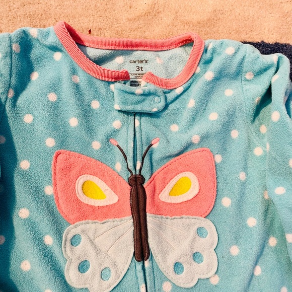 Carter’s 3T fleece footed pajamas bundle cozy cupcake 🧁 butterfly 🦋 heart 💜 - Picture 6 of 8